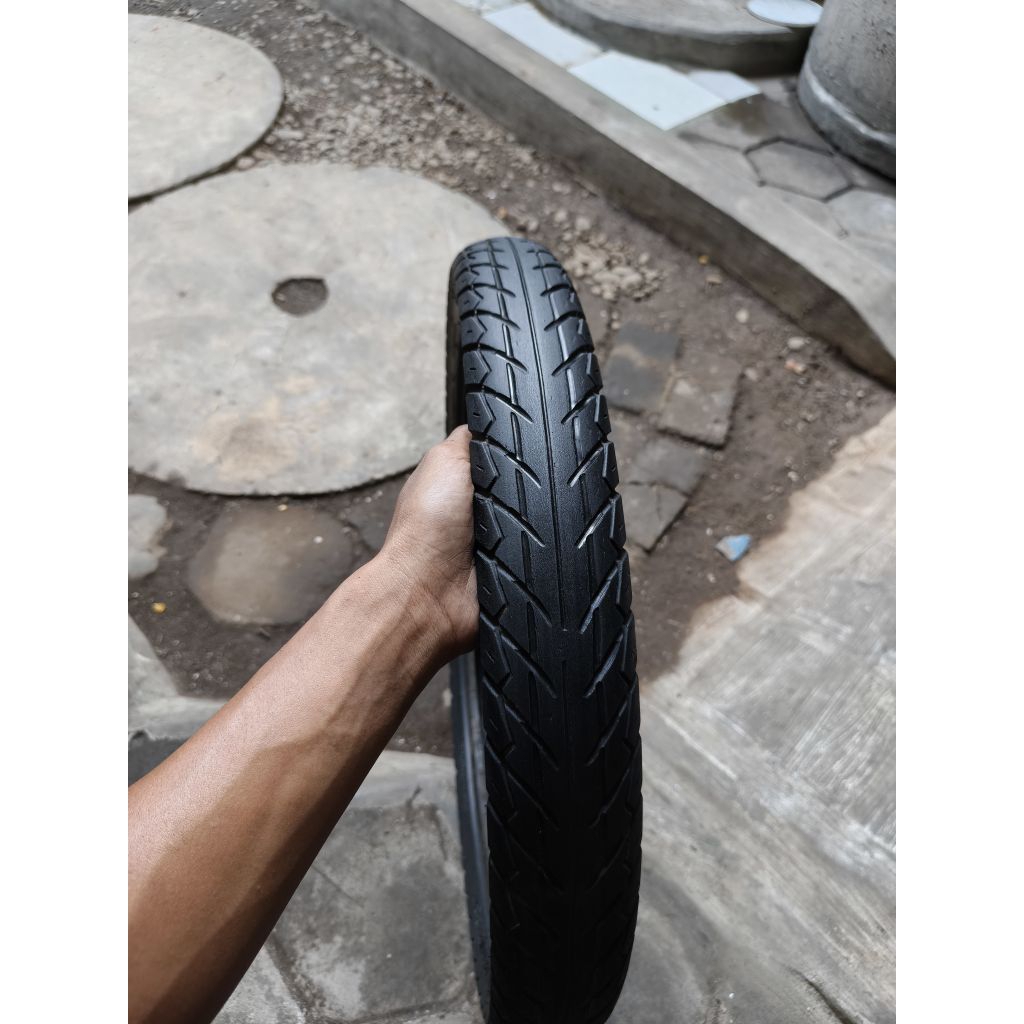 Ban depan motor bebek