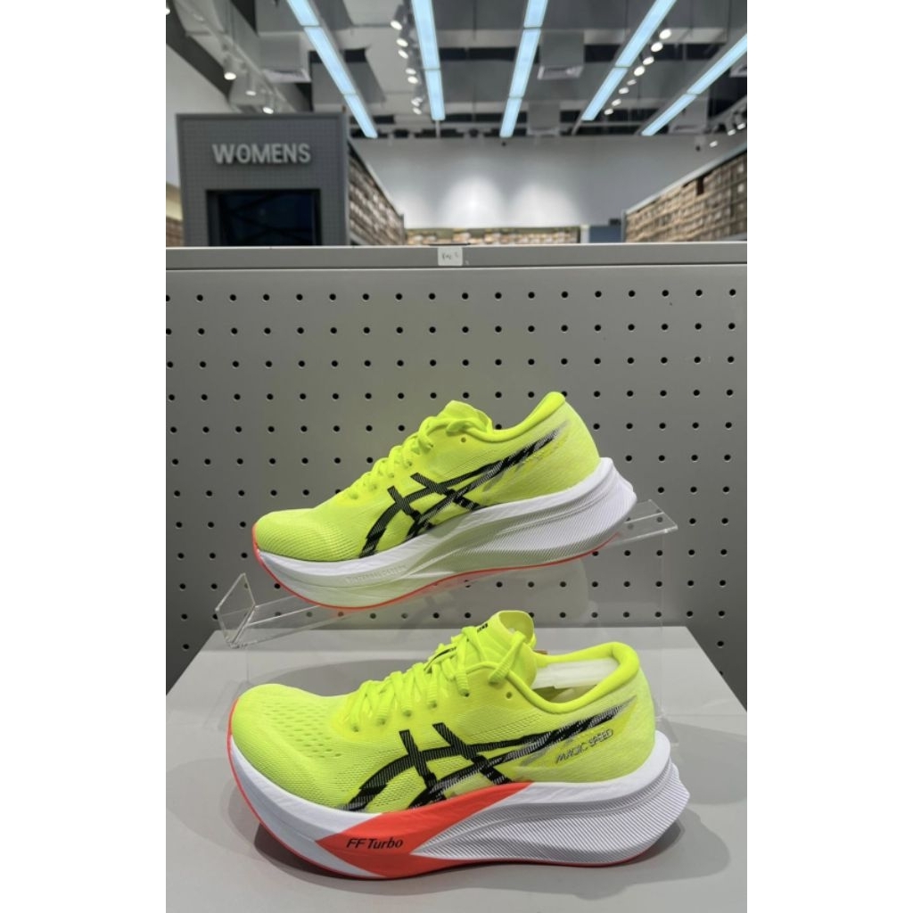 Magic speed 4 women running