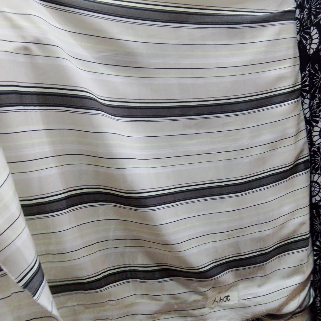 Kain Satin Silk Motif Garis Stripe Premium - Bahan Dress Gamis Tunik Meteran Zkt