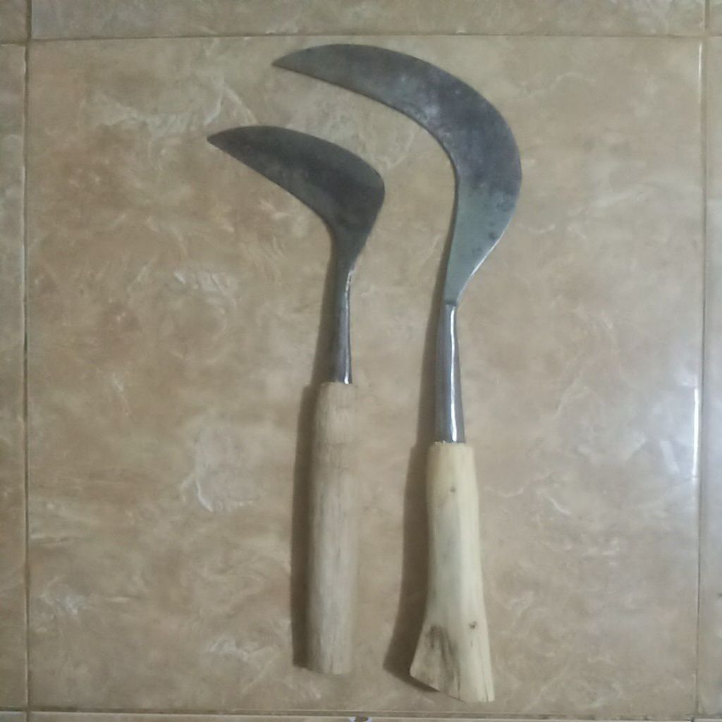 Arit Tajam Paket Hemat.arit dan pembersih rumput kecil,Arit Baja isen.Asli buatan Pande Madura