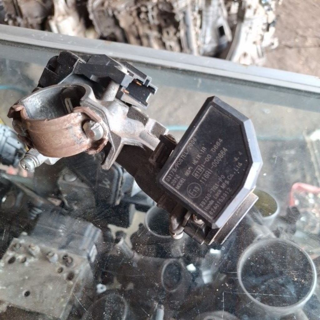 rumah kunci kontak mobilio brio