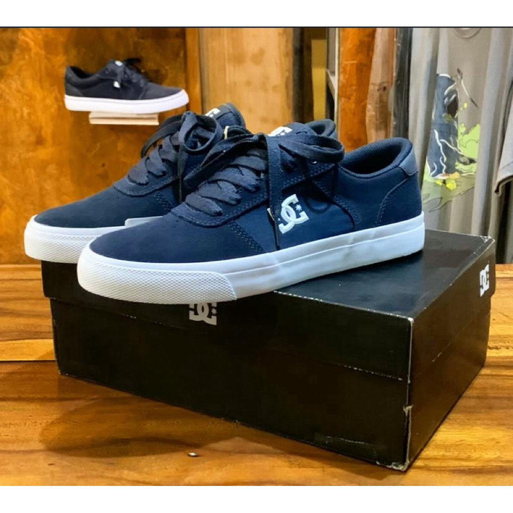 sepatu dc shoes • teknic suede • navy/white