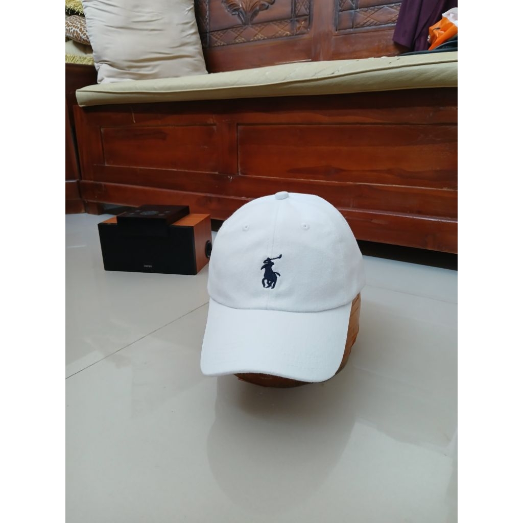 topi polo putih bersih