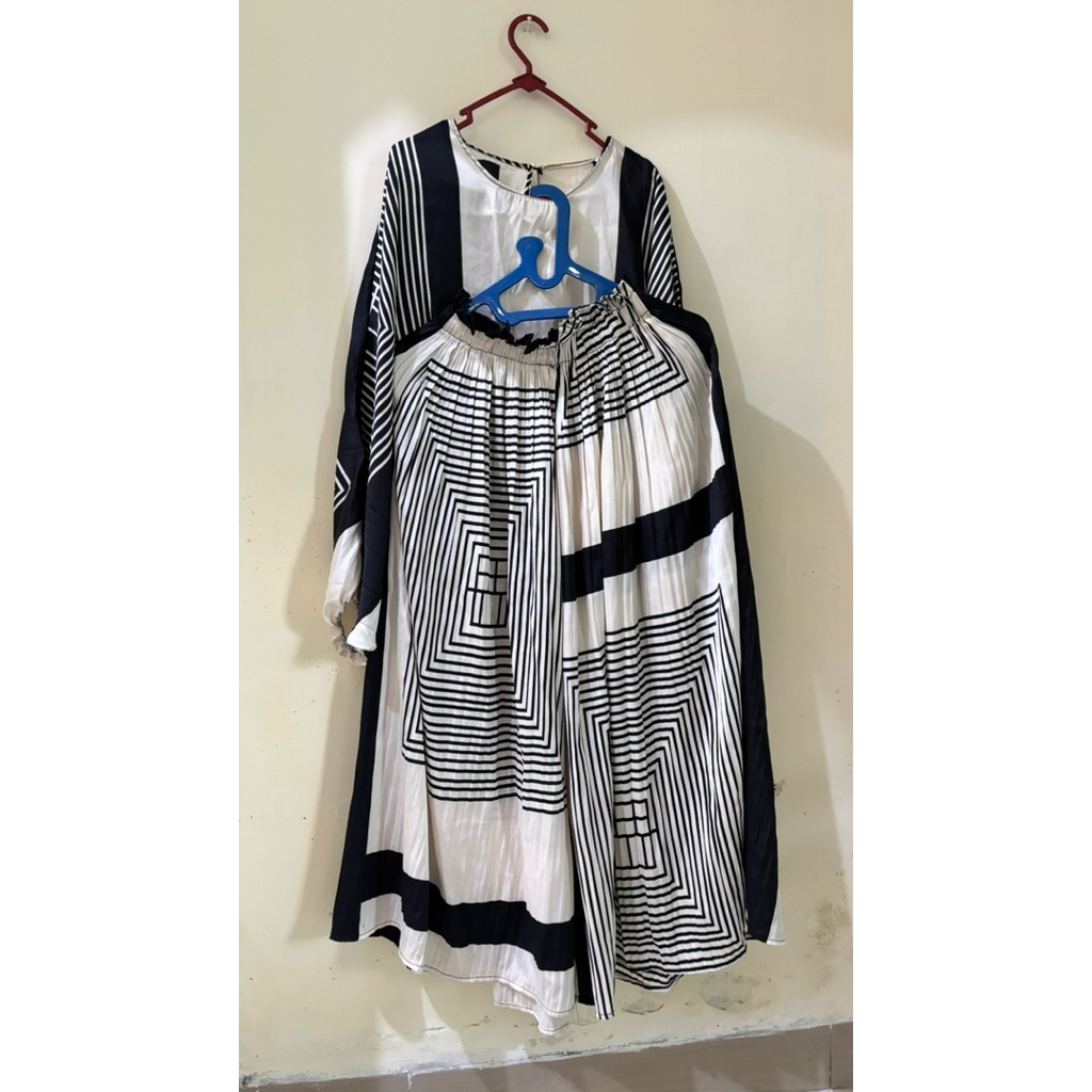 One set Satin Premium Blouse dan Celana Plisket Bangkok size XXL