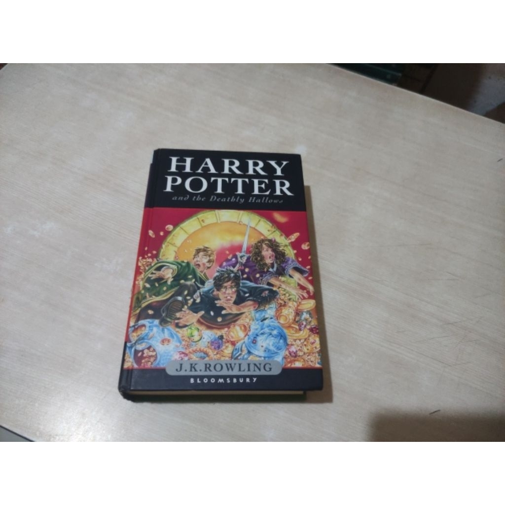 HARRY POTTER. and the Deathly Hallows. (novel impor, bahasa Inggris)
