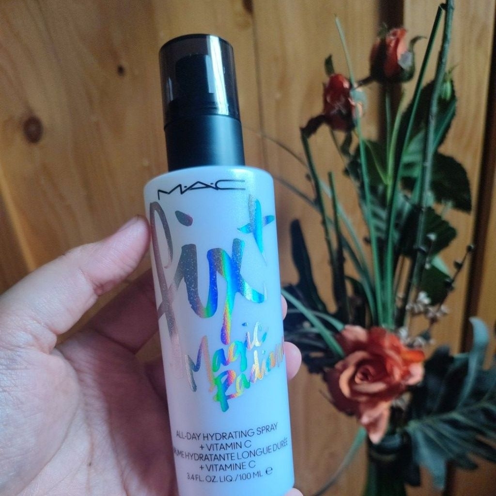 MAC Fix+ Multitasking Setting Spray Magic Radiance / cairan semprot selesai make up dandan ajaib glo
