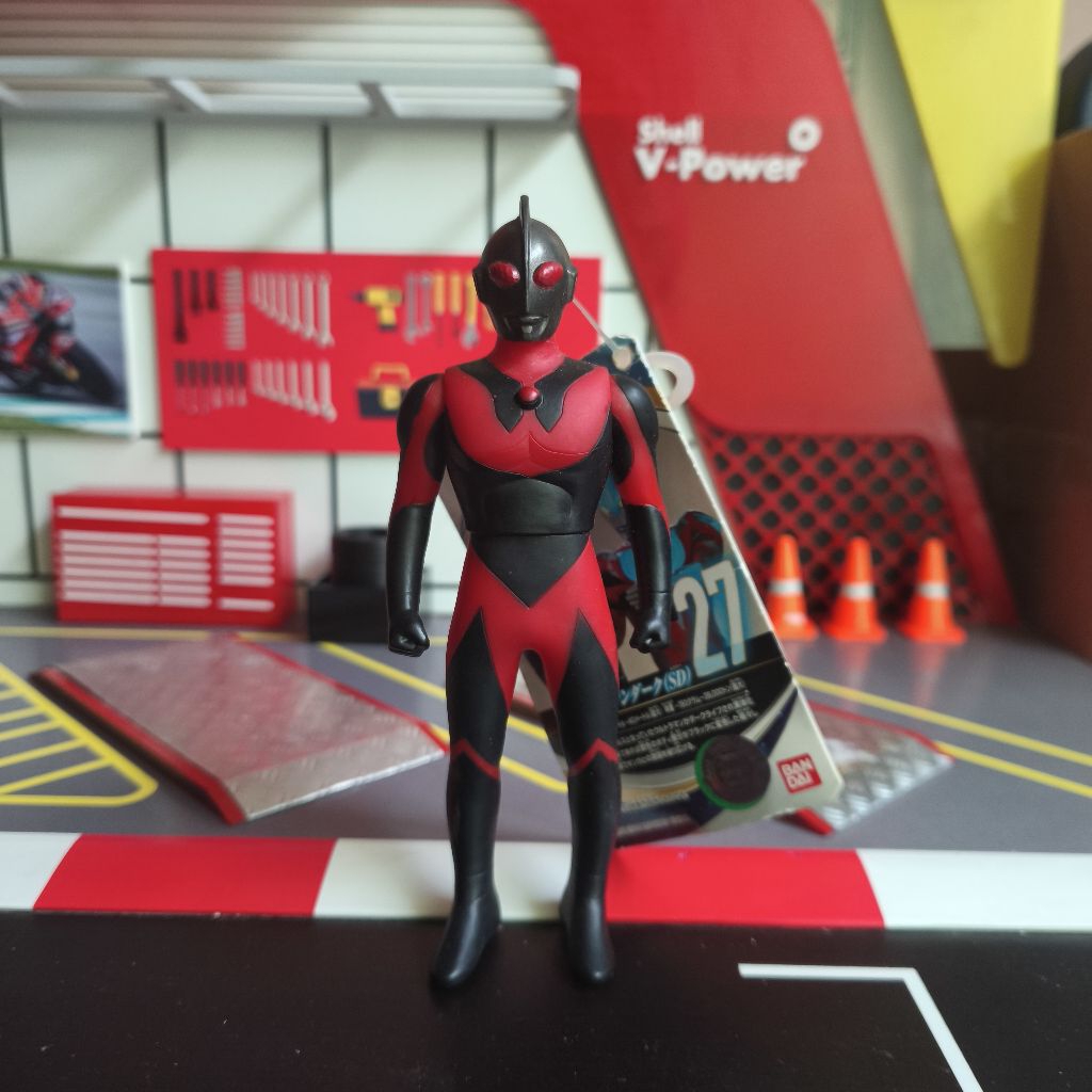 Mainan Figure Ultraman Ultra Hero Series 500 Dark Ultraman Original