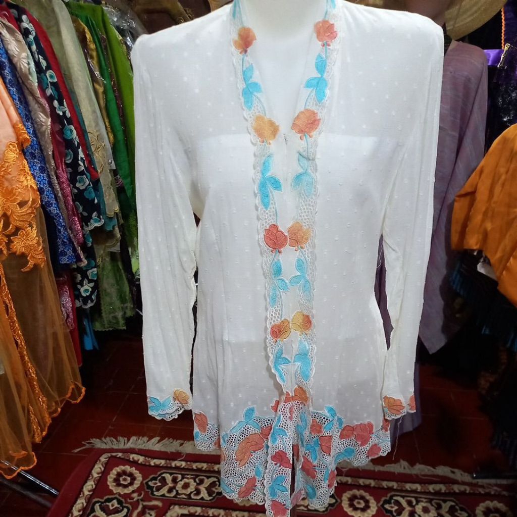 Setelan Kebaya Encim Rubiah Putih Bordir Bunga