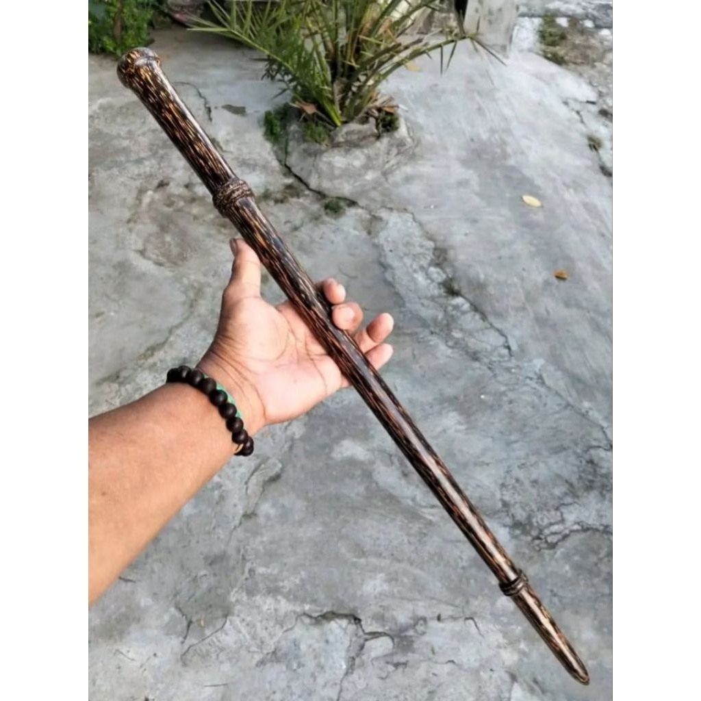 Tongkat komando kayu liwung