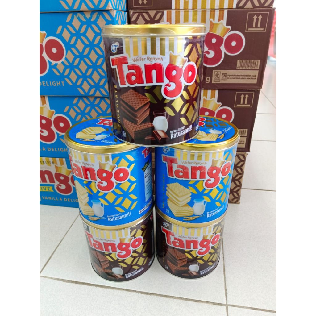 Wafer Tango Kaleng 240 gr Coklat / Vanila 1 Karton Isi 6 Kaleng