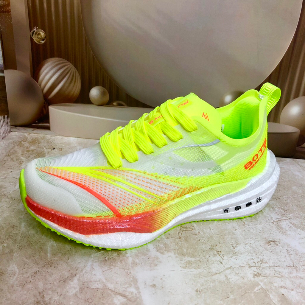 Bonte Sepatu running hijau stabilo