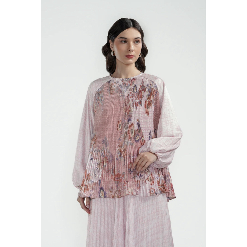 [NEW] BENANG JARUM Festive Finesse Pleated Blouse - Blush (Size XS)