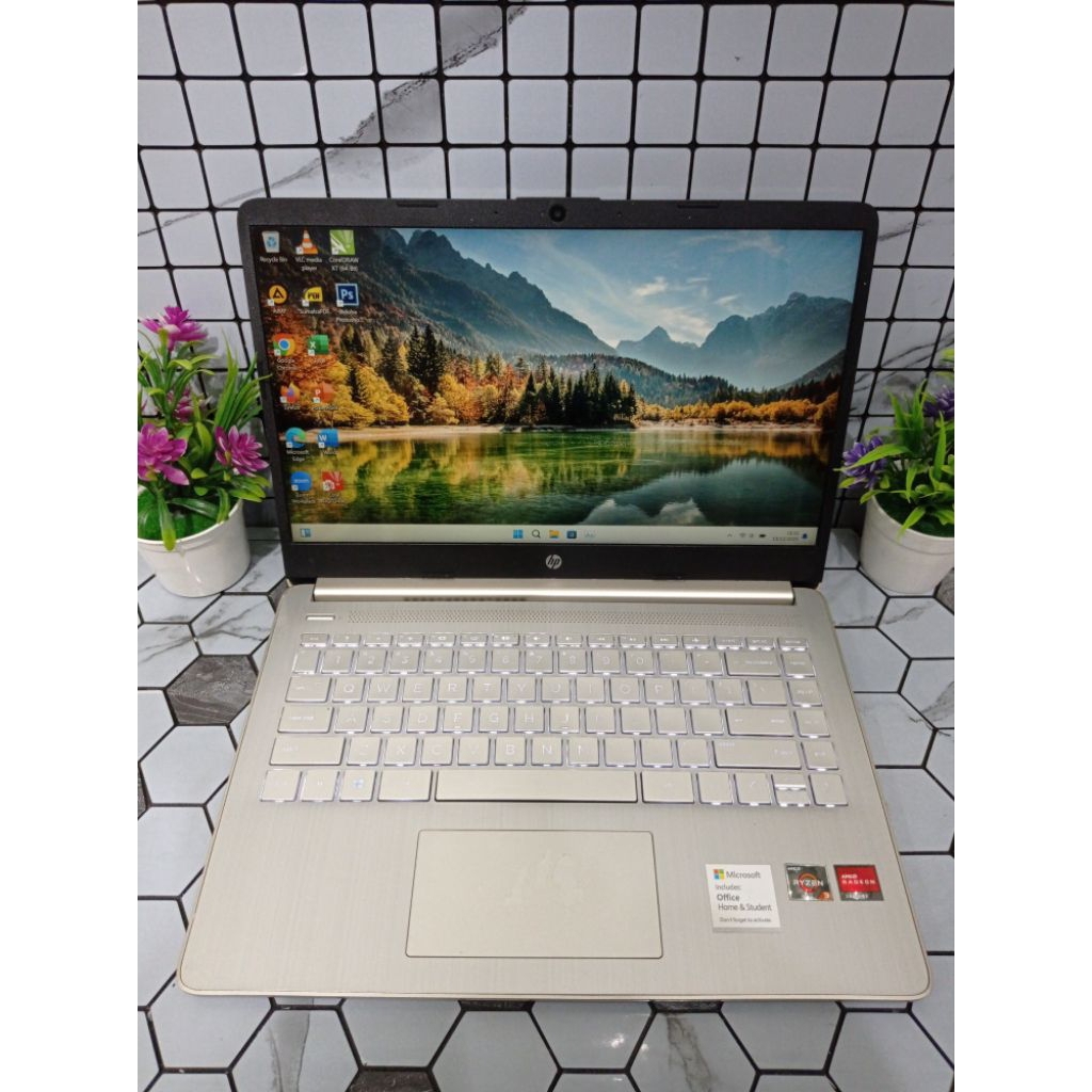 Laptop Hp 14s - fq0021AU AMD Ryzen 3 3250U RAM 8GB NVME 512GB