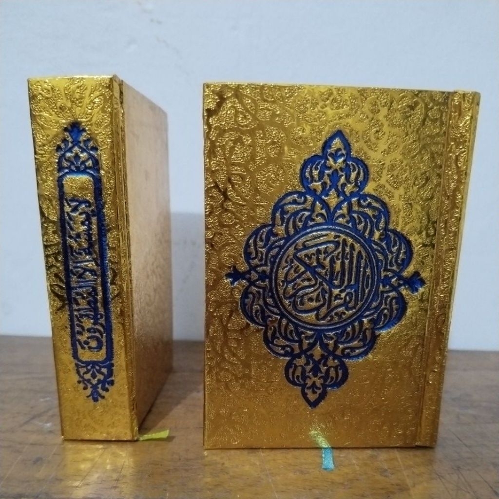 Al-Qur'an Emas Saku 18 Baris Bergaris Mahkota Surabaya A7 7,5 × 10,5 Kertas HVS Putih