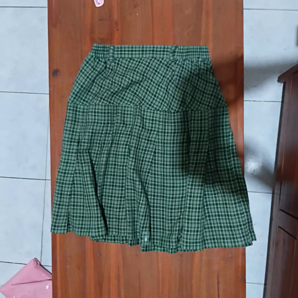 PRELOVED Rok Wanita Kotak Kotak Hijau