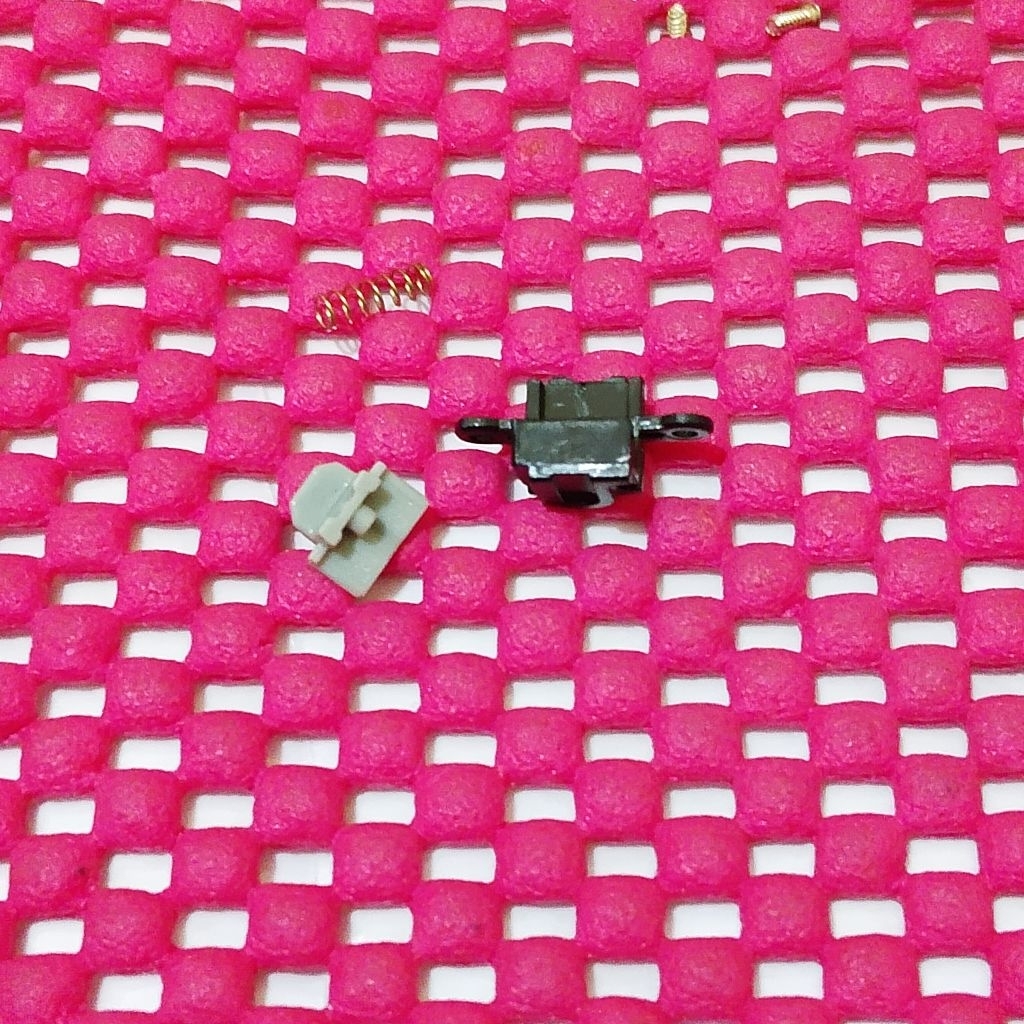 kuncian Pengunci baterai Canon M10 M100