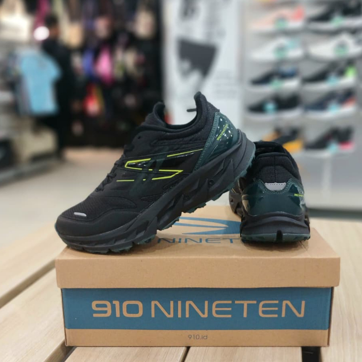 Sepatu Lari Trail - 910 NINETEN Yuza Evo - Hitam Hijau Tua Jingga [N160928120] Original