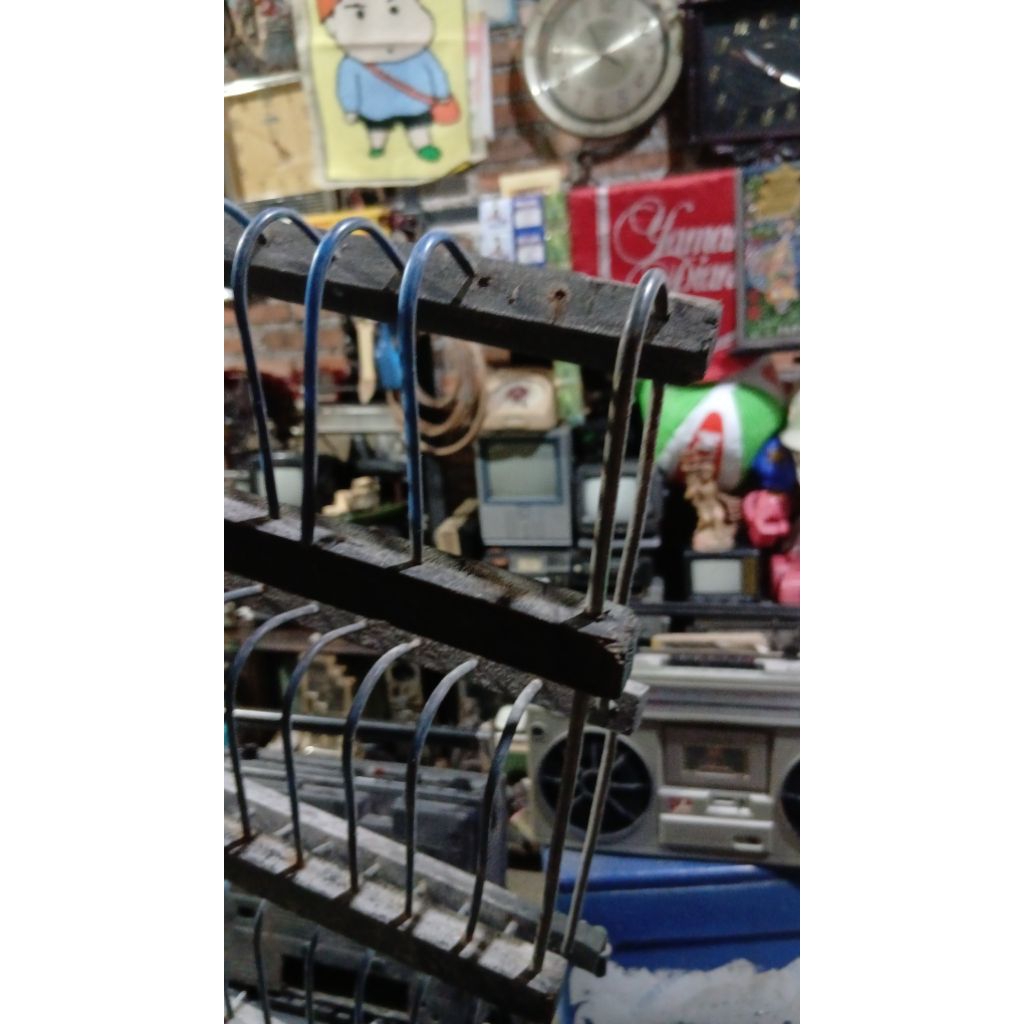 Rak kaset pita 145k jadul antik kuno lawas vintage display patah 2