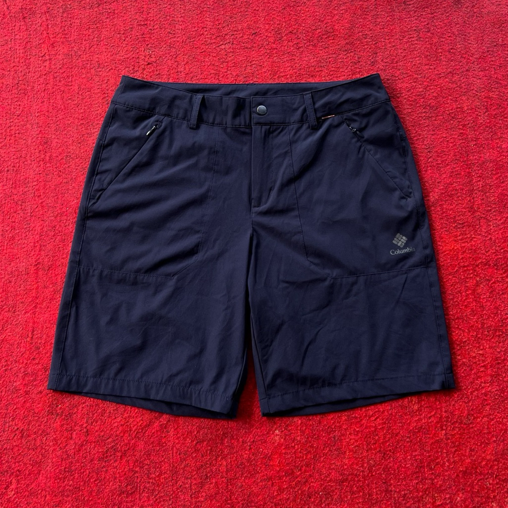 celana pendek Columbia Size : 30/32 (P : 47cm X Lingkar pinggang : 86cm)