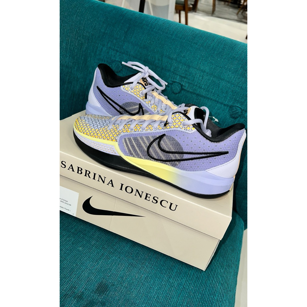 *Preloved* Sepatu Basket Nike Sabrina 1 Spark