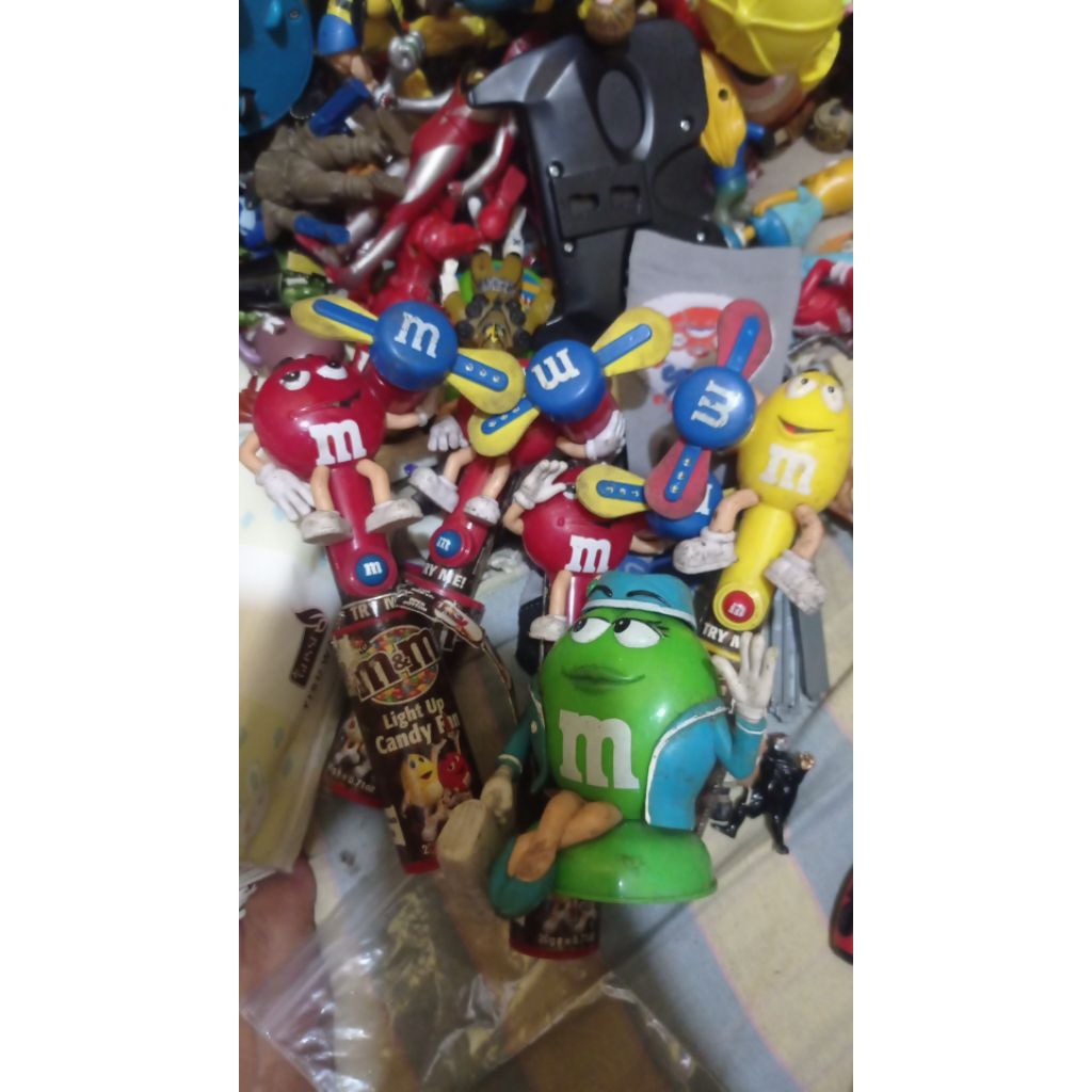 Mainan Figure Karakter MnM
