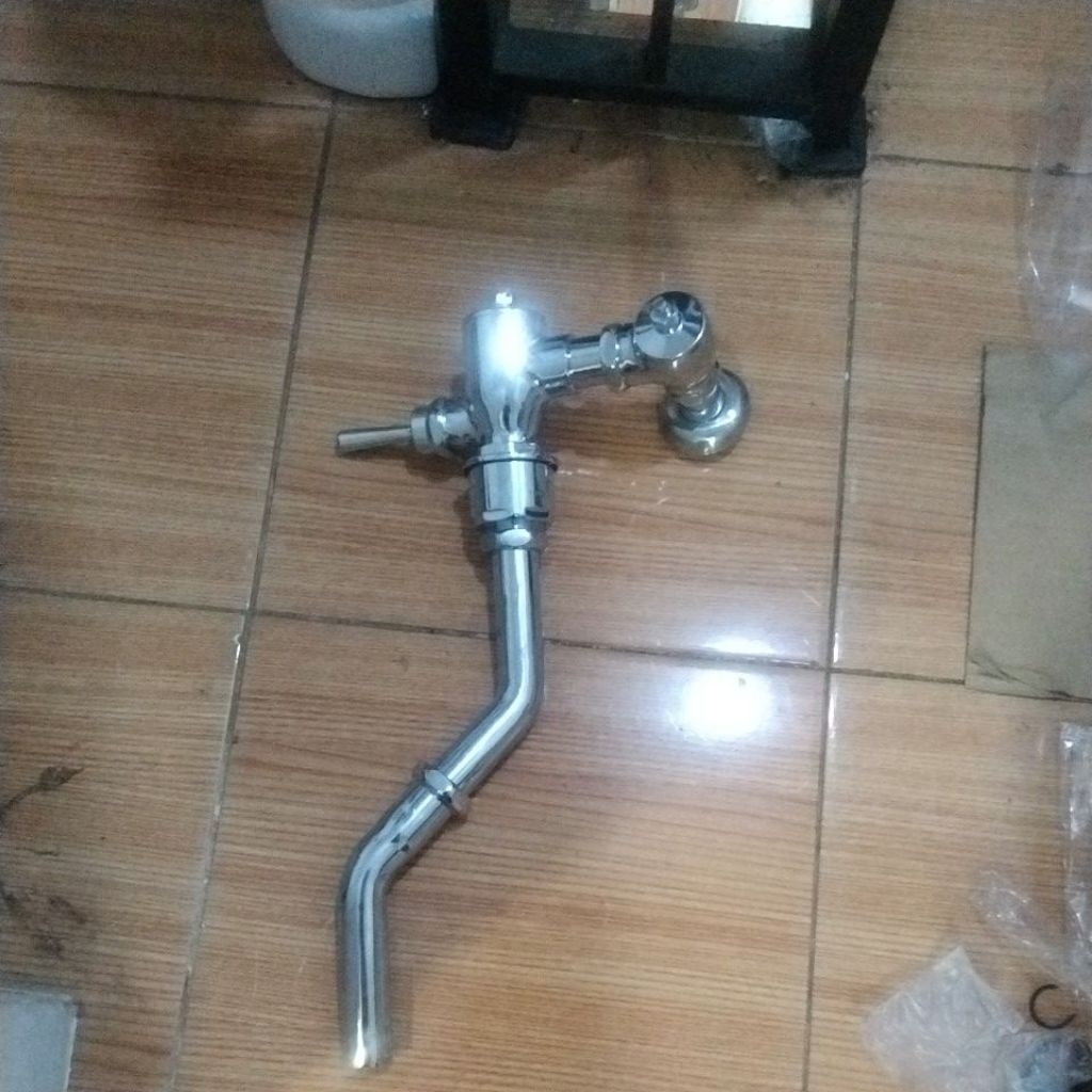 Kran  Untuk Kloset Jongkok Toto CE 9 Second// bekas Original 90% MULUS