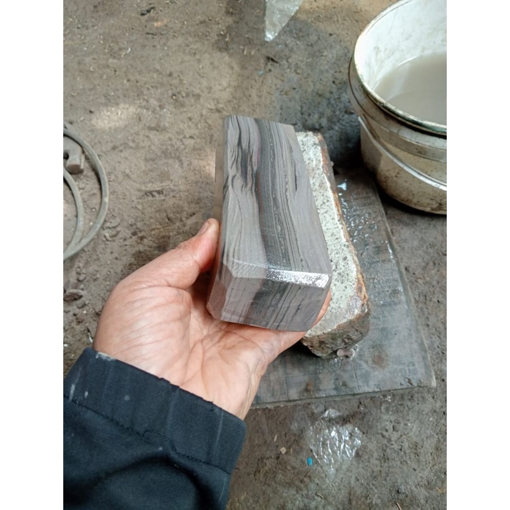 Batu asah alam untuk asah pisau