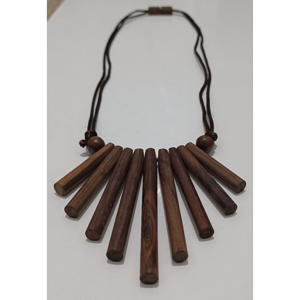 Kalung Etnik Kayu