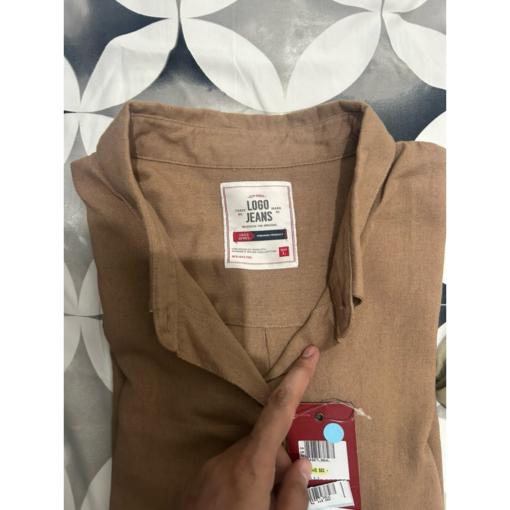 logo jeans kemeja wanita