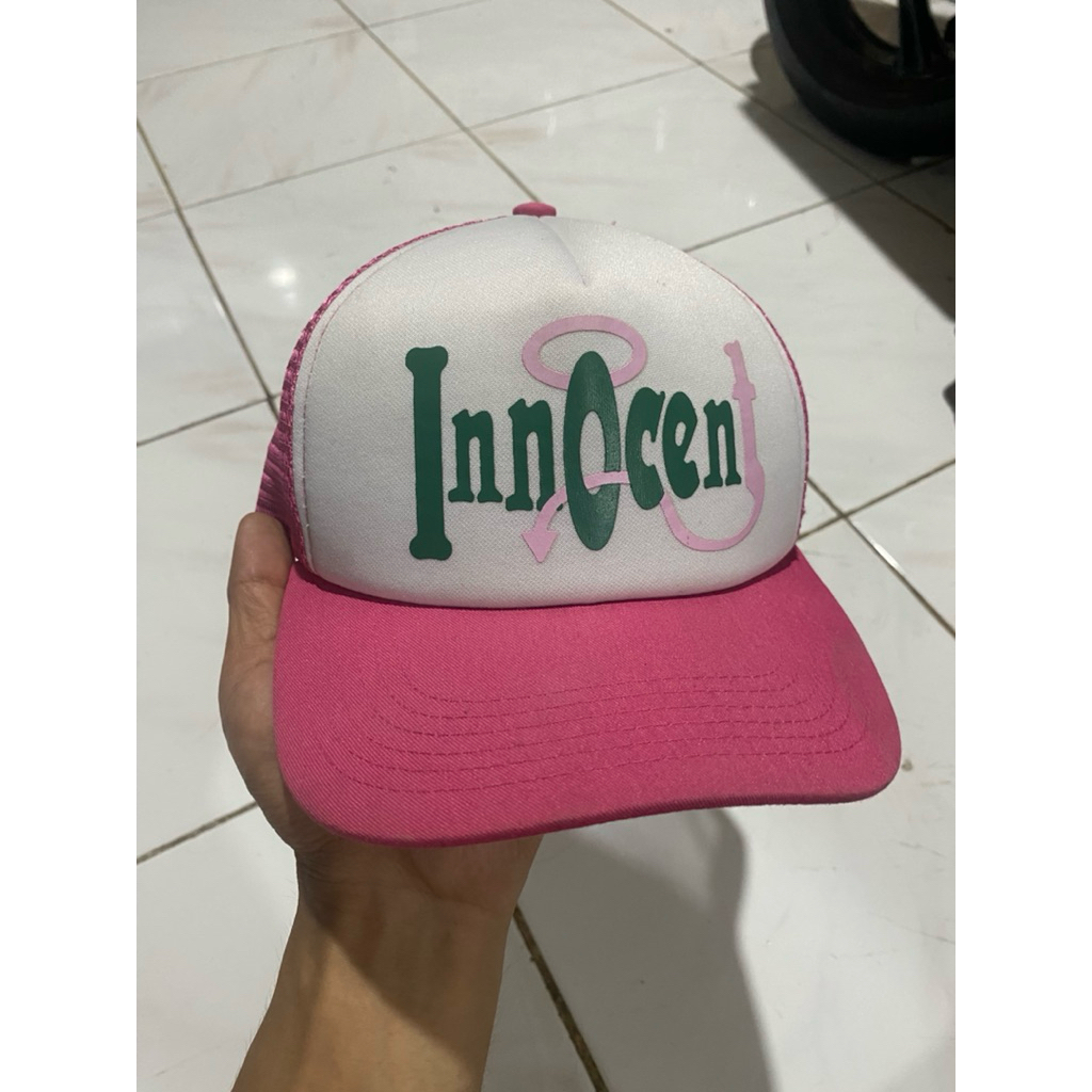 topi trucker hat based club kondisi ok warna ok tidak layu bekas pemakain pribadi (jarang pakai)