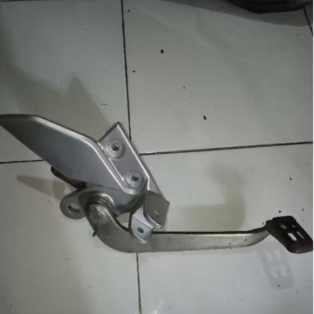 step depan Kanan vixion old kualitas bekas asli copotan ORIGINAL step Kanan yamaha vixion old