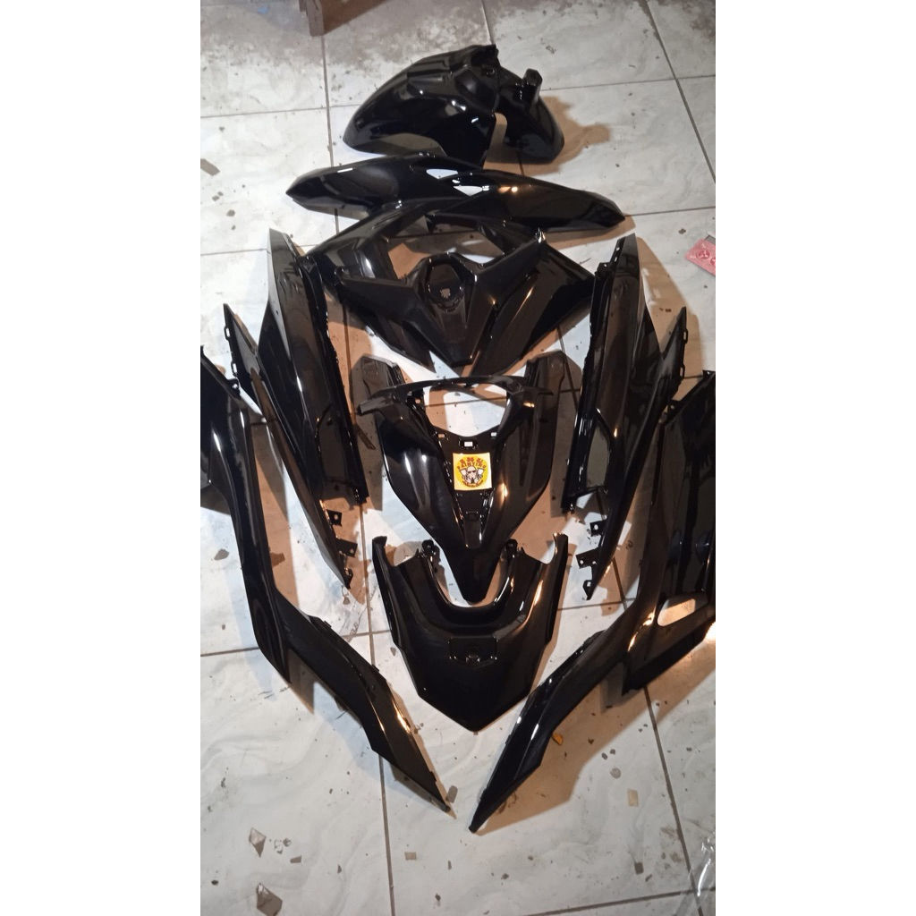Cover  full body halus vario 125/150 new warna hitam glosy
