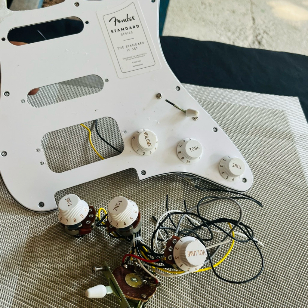 wiring set elektronik FENDER stratocester konfigurasi SSS/HSS original / wiring set gitar stratocest