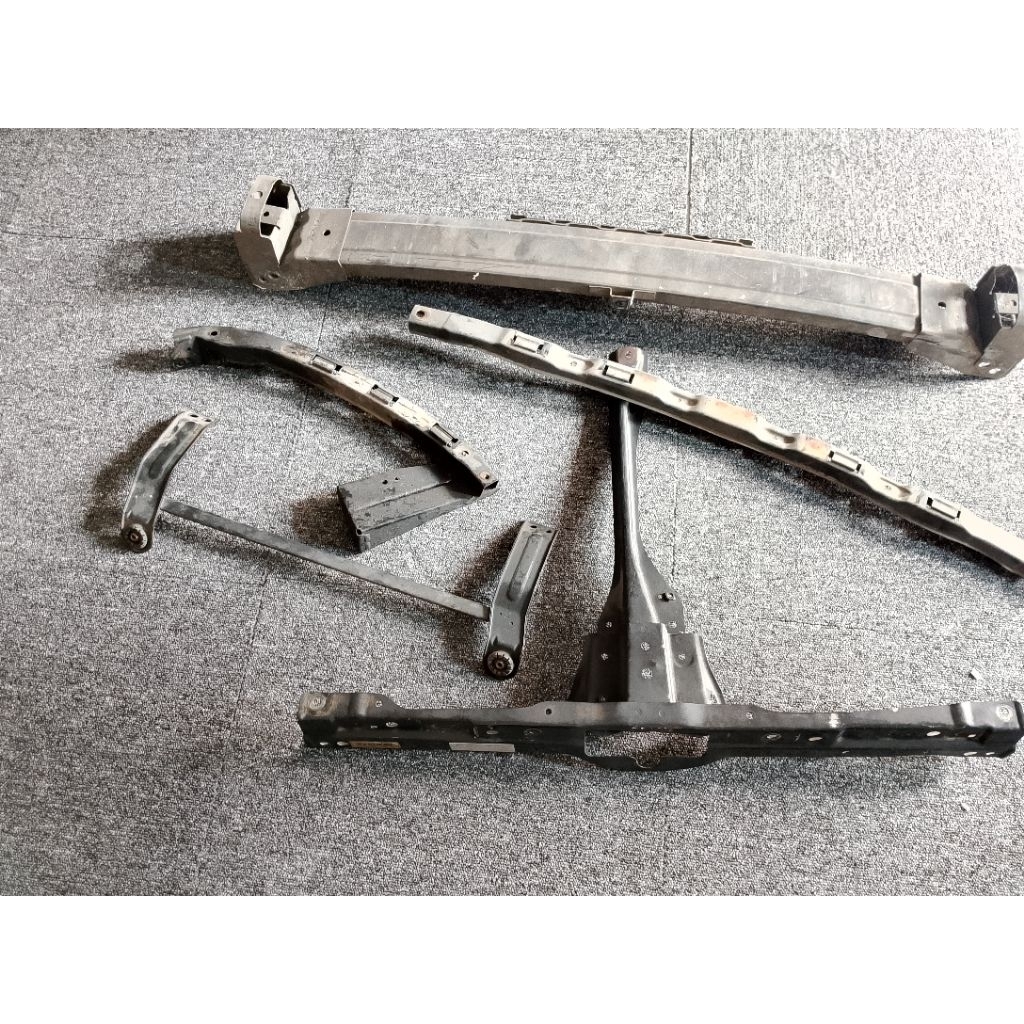 brcket lampu depan kiri Honda stream