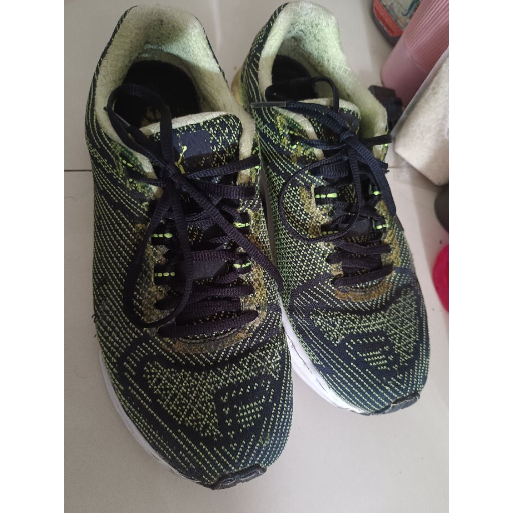 Sepatu Puma, size 42, tipe running shoes, nyaman dipakai baik untuk kasual, jalan layaknya sneakers 