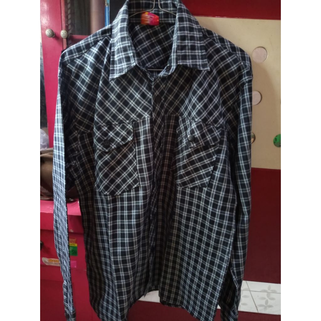 [PRELOVED] kemeja pria dewasa motif kotak-kotak