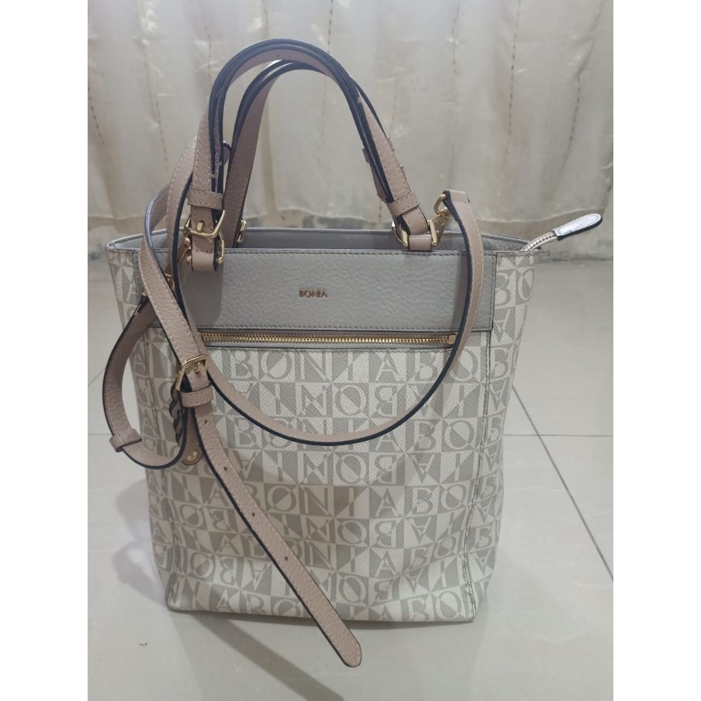 Bonia Ori Kotak Monogram