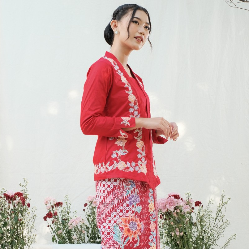 Kebaya Encim Bordir Lengan Panjang Meradelima Katun Jepang Merah