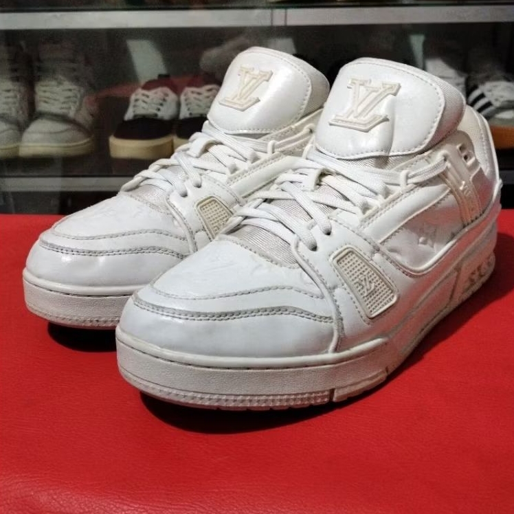 SEPATU SECOND CASUAL LOUIS VUITTON PEMAKAIAN SIZE 43