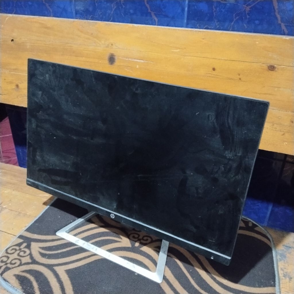 Monitor hp N240 kondisi rusak, dijual apa adanya. Tidak paham kerusakannya
