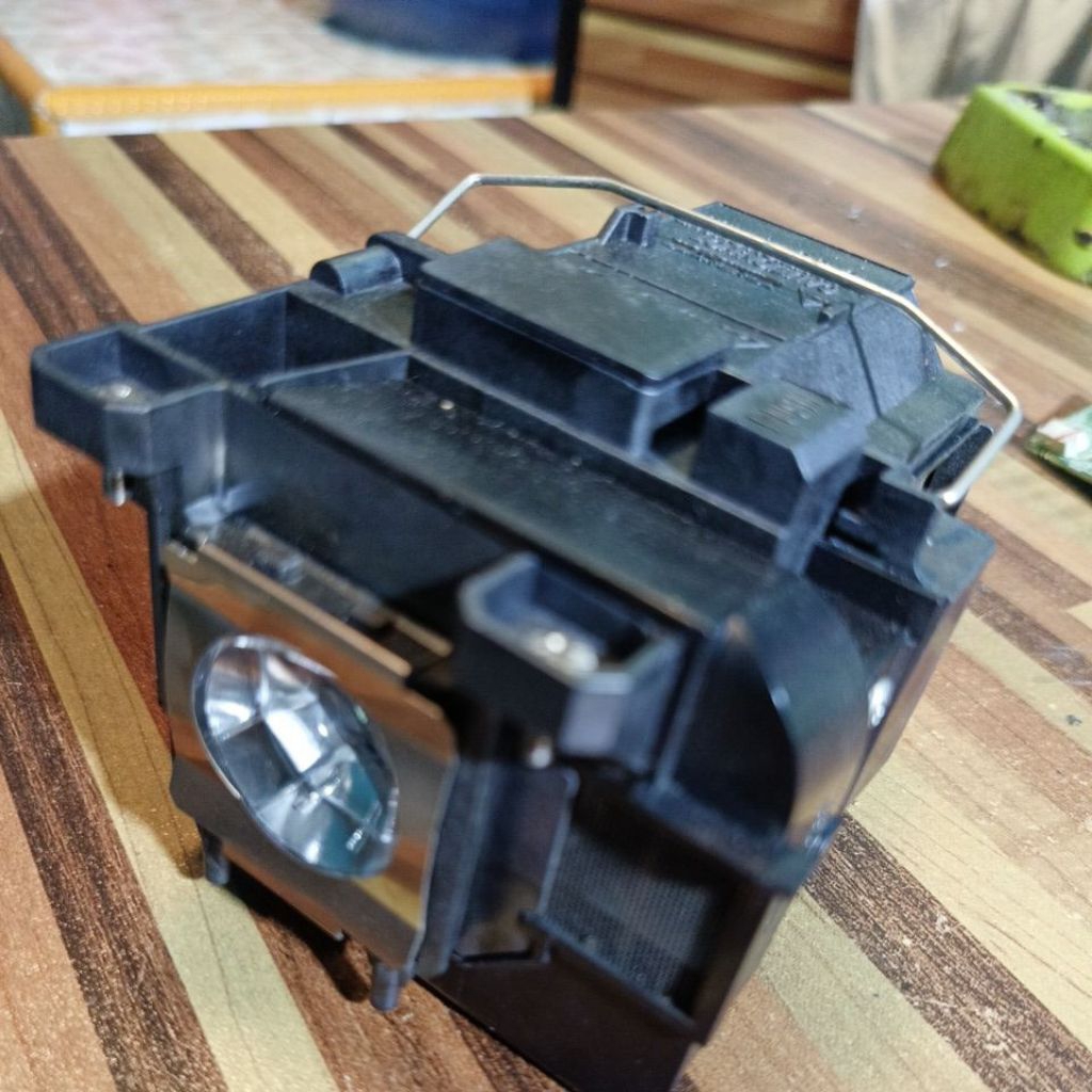 lampu proyektor Epson EB 1940
