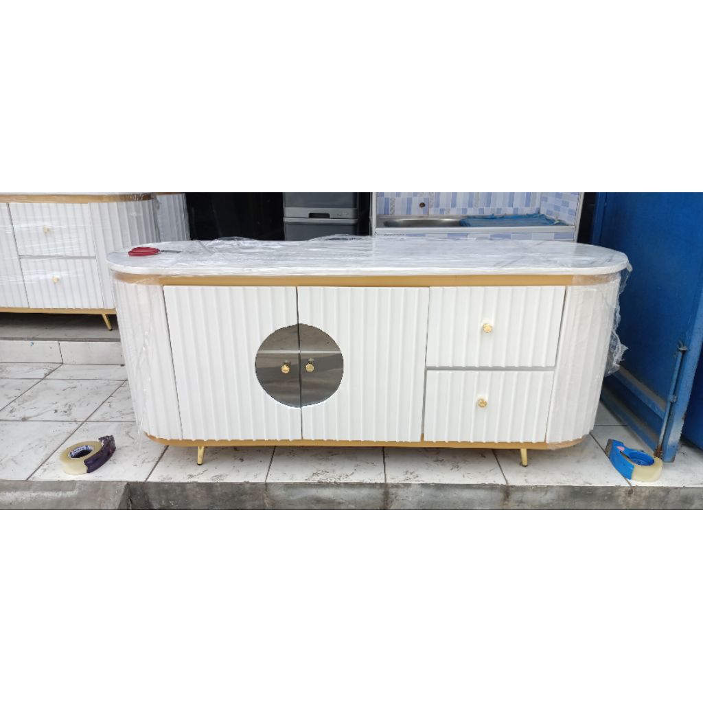 Bupet tv meja tv rak tv lemari laci Rell kaki almunium Lis emas pintu kaca minimalis bentuk oval mar