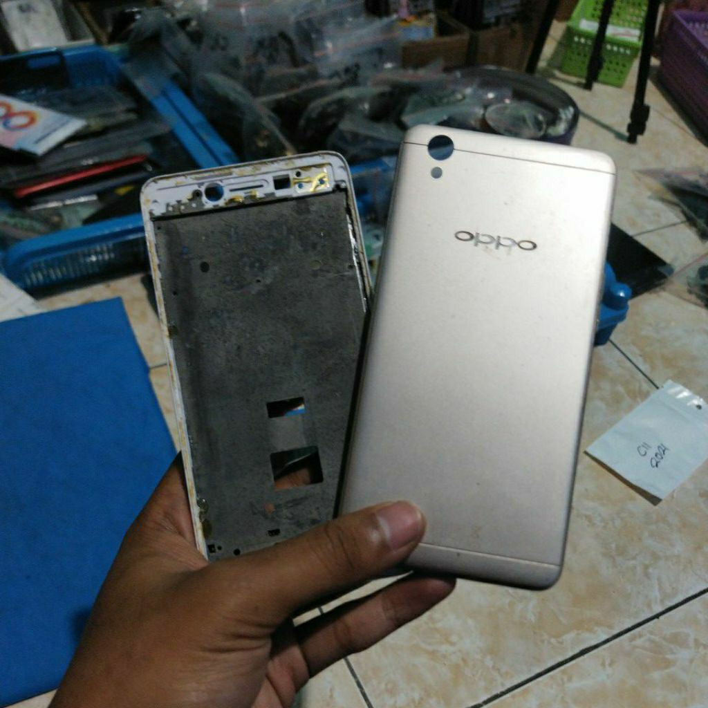 FRAME TATAKAN LCD TULANG TENGAH OPPO A37F KONDISI FISIK SEPERTI DI GAMBAR MASI LAYAK PAKAI NO BONCEL