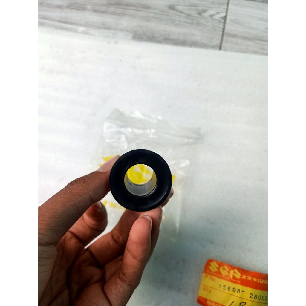 Karet dudukan sein sen suzuki Gt380 Gt500 Gt250 Original japan 35698-28000
nos japan sgp