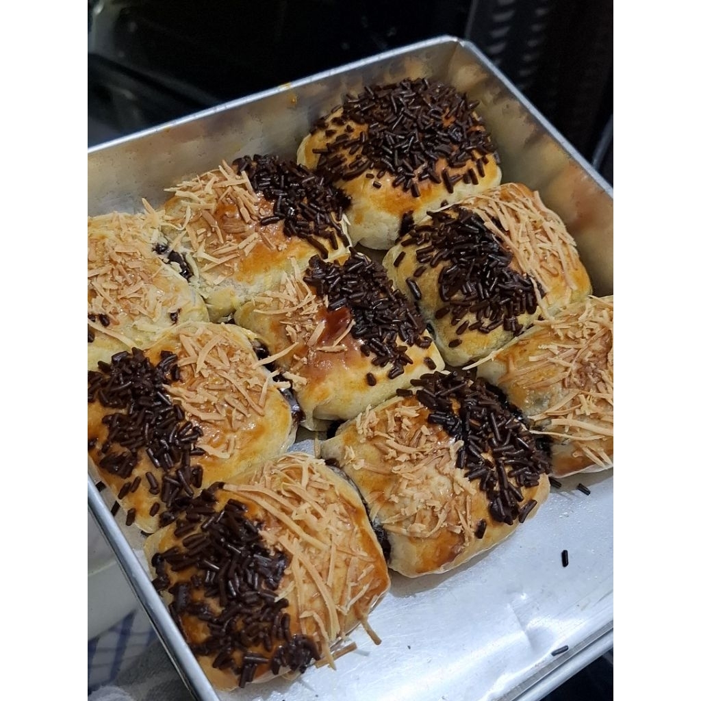 Bolen Pisang Coklat Keju isi 10 - Enak Lembut Halal