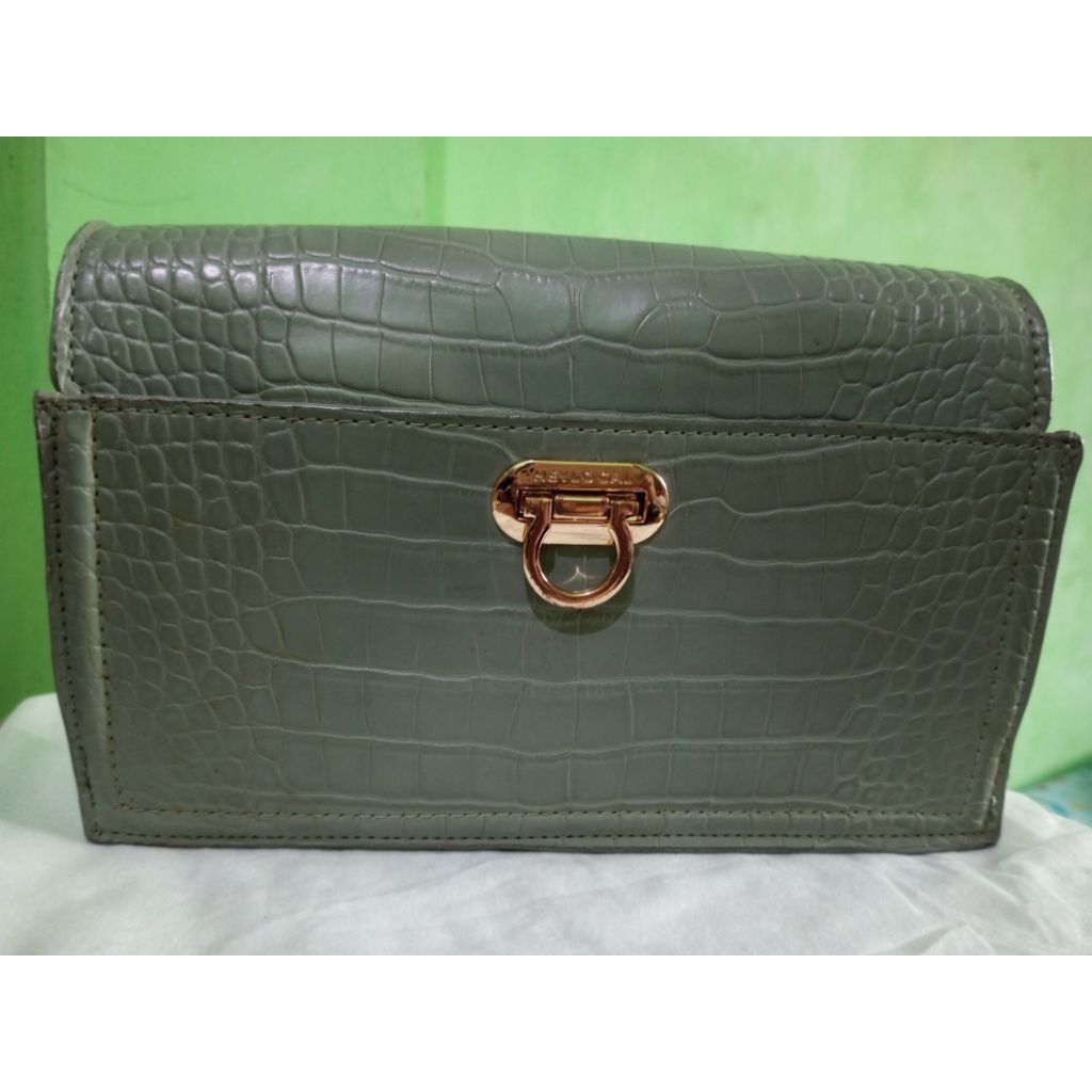 Tas heylocal preloved