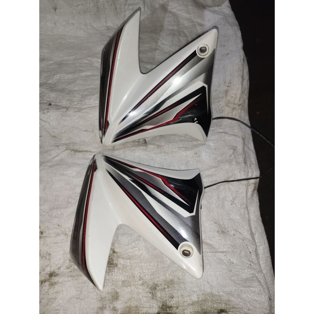 sayap tangki kanan kiri Vixion old 2010