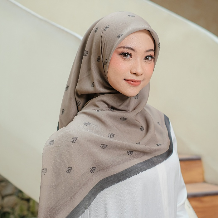 Elzatta Hijab Segiempat Scarf Voal Motif Premium Obelia Dania