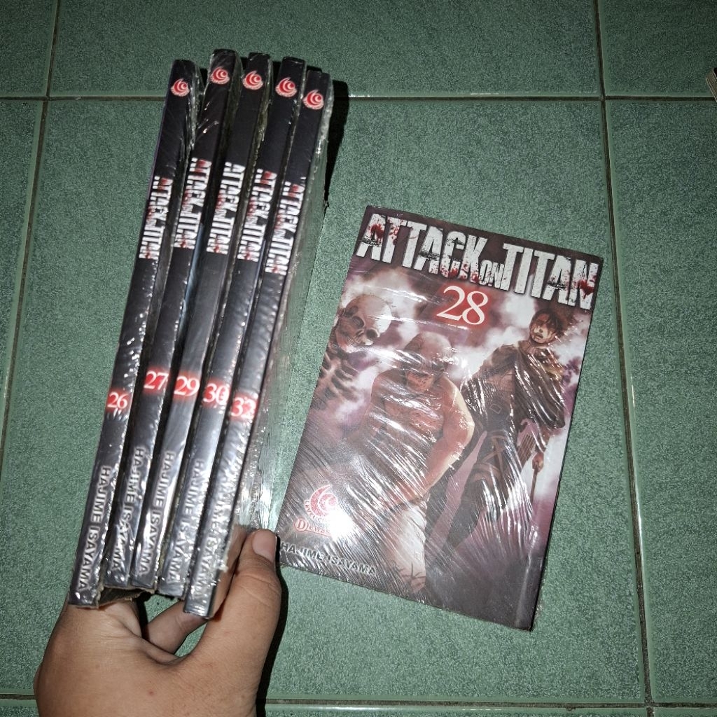 SEGEL Komik ATTACK ON TITAN AOT vol 26 , 27 , 28 , 29 , 30 , 32