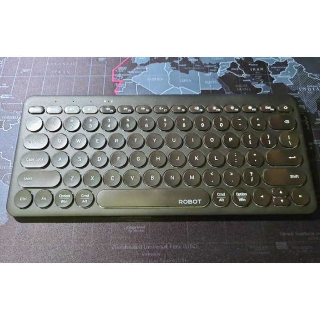 Robot KB40 Keyboard Wireless Bluetooth Multi-Device 3 Koneksi Android iPad Silent Keys - BLACK - BNO